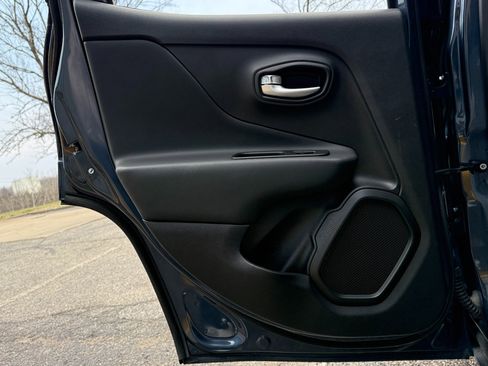 Used 2023 Jeep Renegade Latitude image 14