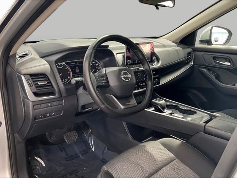 Used 2025 Nissan Rogue SV FWD image 18