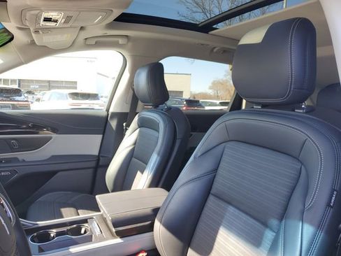 Certified 2024 Lincoln Nautilus Reserve w/ Equipment Group 202A image 11