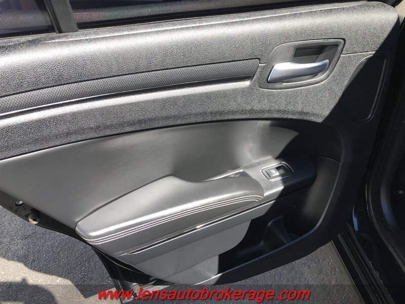 Used 2014 Chrysler 300 S RWD image 16