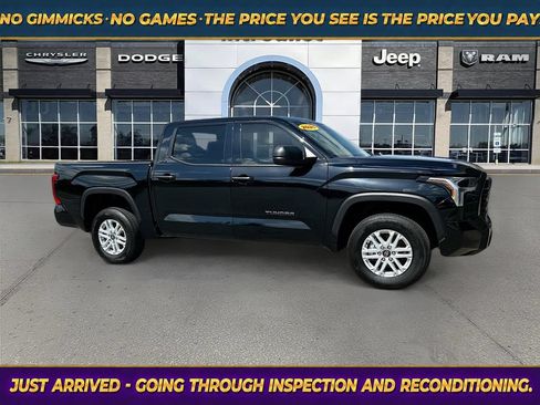 Used 2025 Toyota Tundra SR5 AWD/4WD image 1