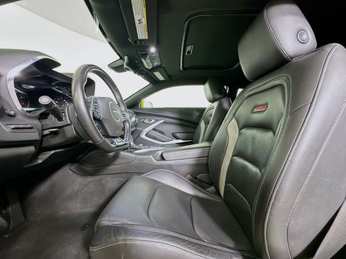 Used 2021 Chevrolet Camaro SS RWD image 13