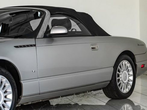 Used 2004 Ford Thunderbird image 48