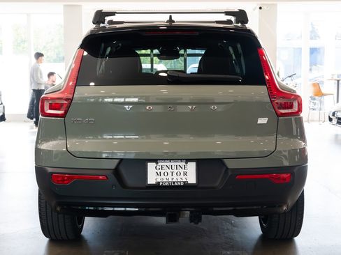 Used 2022 Volvo XC40 P8 Recharge Plus AWD/4WD image 5
