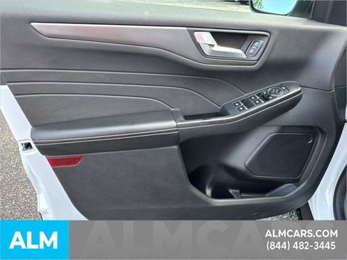 Used 2023 Ford Escape SE image 12