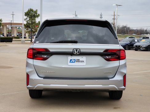 Used 2025 Honda Odyssey Touring image 7