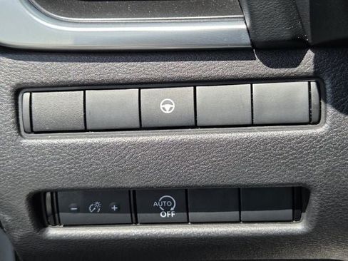 Used 2023 Nissan Rogue SV AWD/4WD image 30