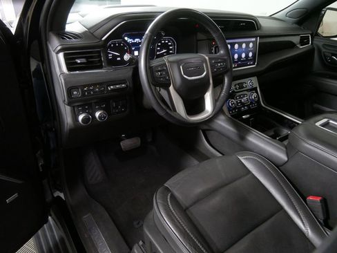 Used 2021 GMC Yukon Denali w/ Denali Premium Package AWD/4WD image 13