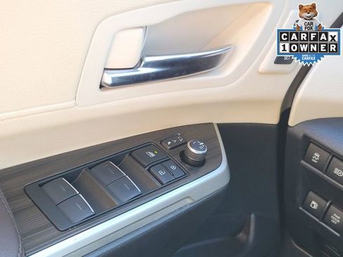Used 2022 Toyota Sienna Platinum image 41