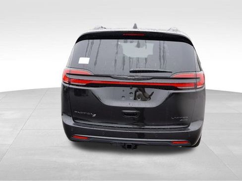 New 2026 Chrysler Pacifica Limited w/ S Appearance Package AWD/4WD image 4