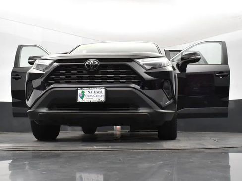 Used 2023 Toyota RAV4 LE image 11