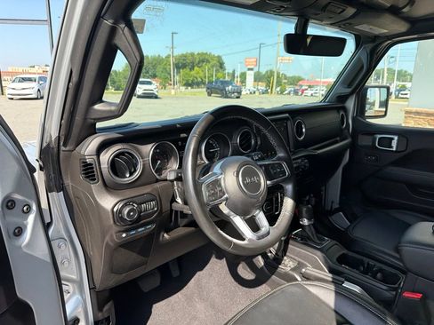 Used 2022 Jeep Wrangler Unlimited Sahara AWD/4WD image 3