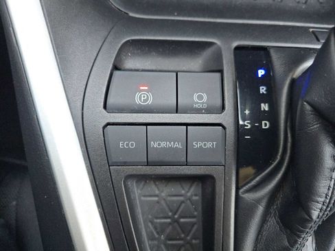 Certified 2021 Toyota RAV4 XLE w/ Convenience Package FWD image 36