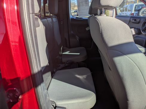 Used 2018 Toyota Tacoma SR image 22