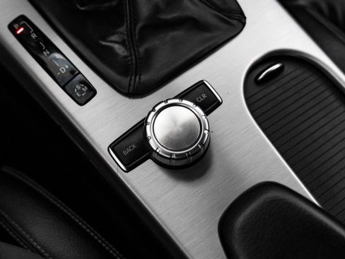 Used 2014 Mercedes-Benz SLK 250 image 26