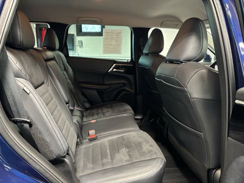 Used 2023 Mitsubishi Outlander SE Black Edition image 17