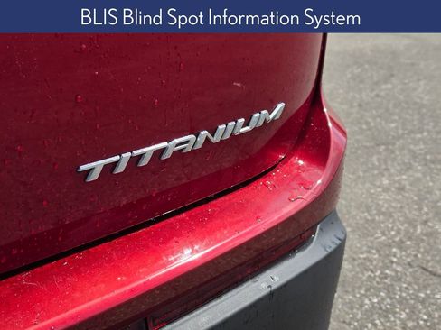 Used 2015 Ford Edge Titanium w/ Technology Package FWD image 13
