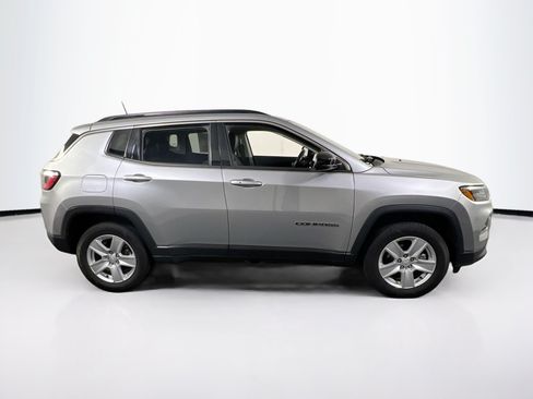 Used 2022 Jeep Compass Latitude w/ Convenience Group AWD/4WD image 4