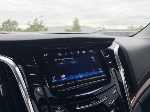 Used 2018 Cadillac Escalade ESV Luxury AWD/4WD image 46