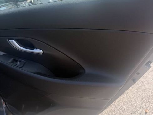 Used 2019 Hyundai Elantra GT w/ Style Package 02 FWD image 13