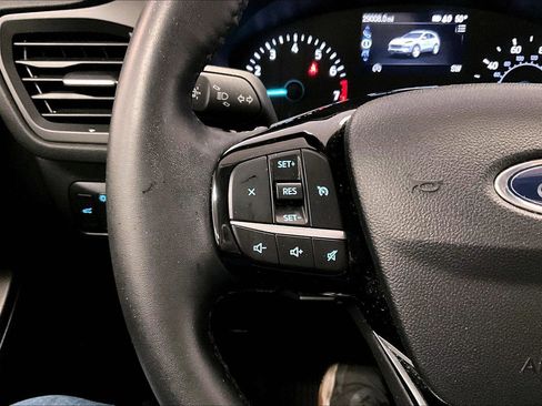 Used 2022 Ford Escape SE w/ SE Sport Appearance Package image 17