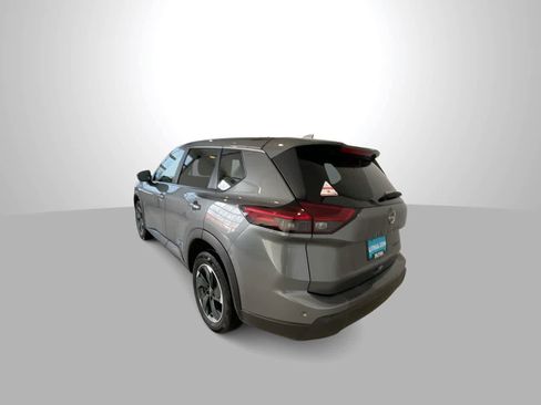 Used 2024 Nissan Rogue SV image 6