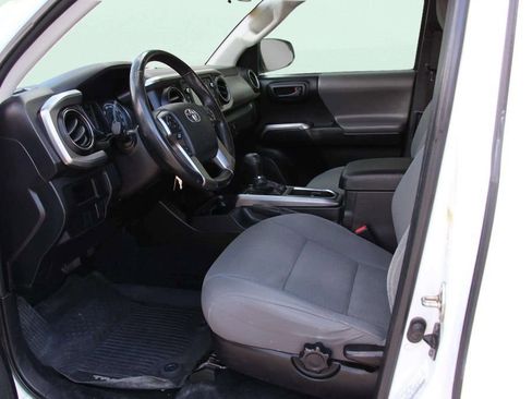 Used 2016 Toyota Tacoma SR5 w/ SR5 Appearance Package (DN) image 19