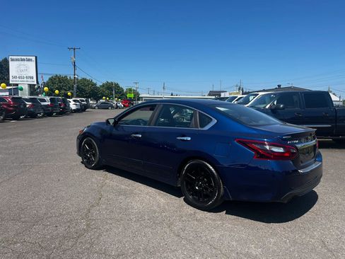 Used 2017 Nissan Altima 2.5 SR FWD image 5