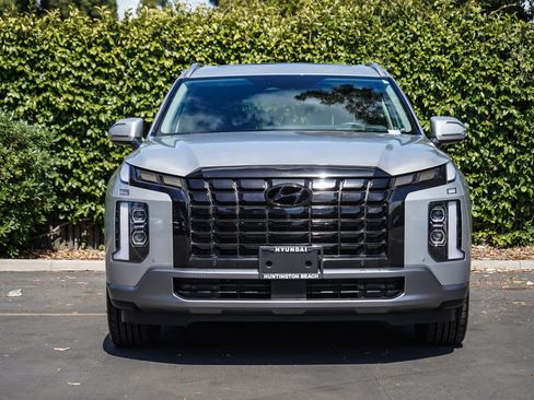 Used 2023 Hyundai Palisade Limited w/ Cargo Package FWD image 2