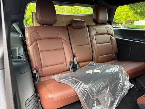 New 2027 Lincoln Navigator Reserve AWD/4WD image 17