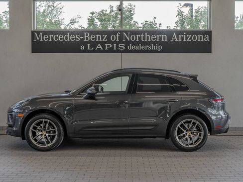 Used 2023 Porsche Macan AWD/4WD image 2