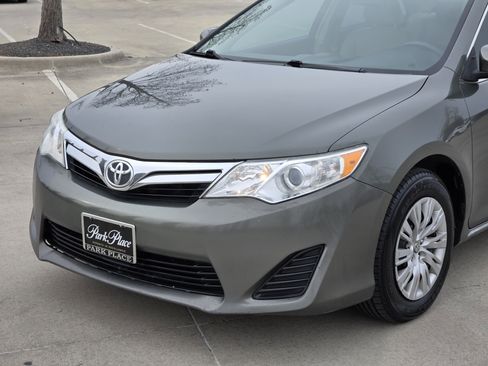 Used 2012 Toyota Camry LE image 10