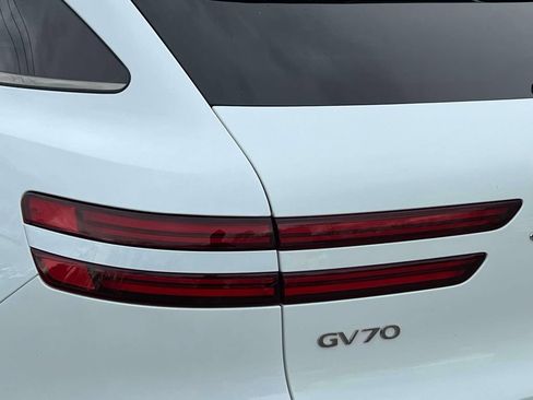 Used 2025 Genesis GV70 3.5T Sport w/ Sport Advanced Package AWD/4WD image 9
