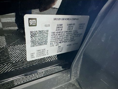 Used 2025 Chevrolet Trax LT FWD image 12