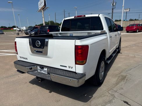 Used 2012 Nissan Titan SV w/ SV Value Truck Pkg RWD image 7