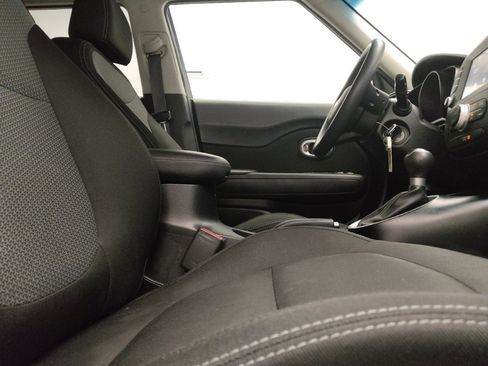 Used 2018 Kia Soul + FWD image 21
