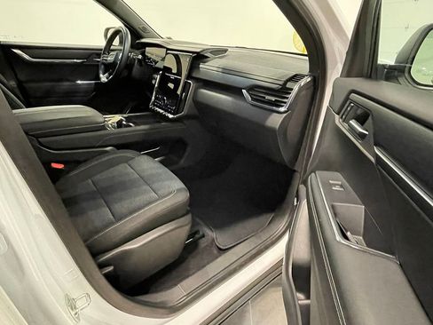 Certified 2025 GMC Acadia Elevation image 28