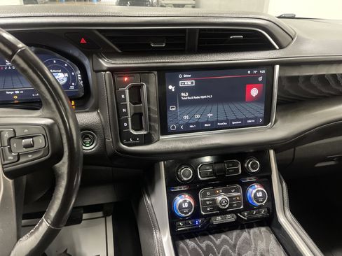 Used 2023 GMC Yukon XL Denali image 30
