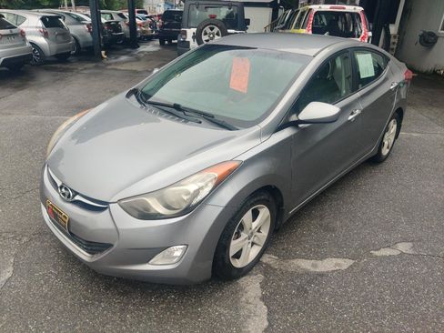 Used 2013 Hyundai Elantra GLS w/ Preferred Pkg FWD image 2