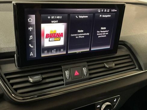 Used 2023 Audi Q5 2.0T Premium w/ Convenience Package AWD/4WD image 2