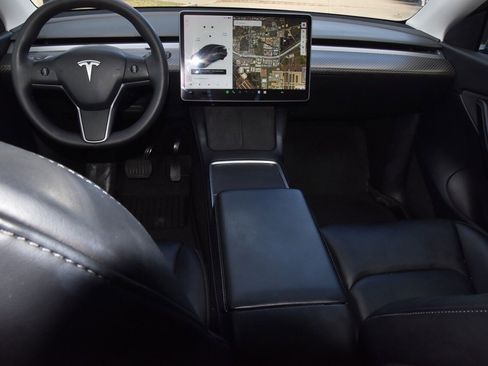 Used 2021 Tesla Model Y Long Range image 17