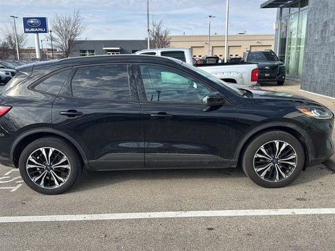 Used 2022 Ford Escape SE w/ SE Sport Appearance Package image 12