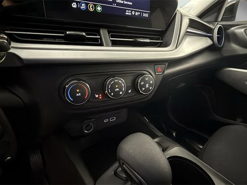 Used 2024 Chevrolet Trax LS w/ LS Convenience Package image 21