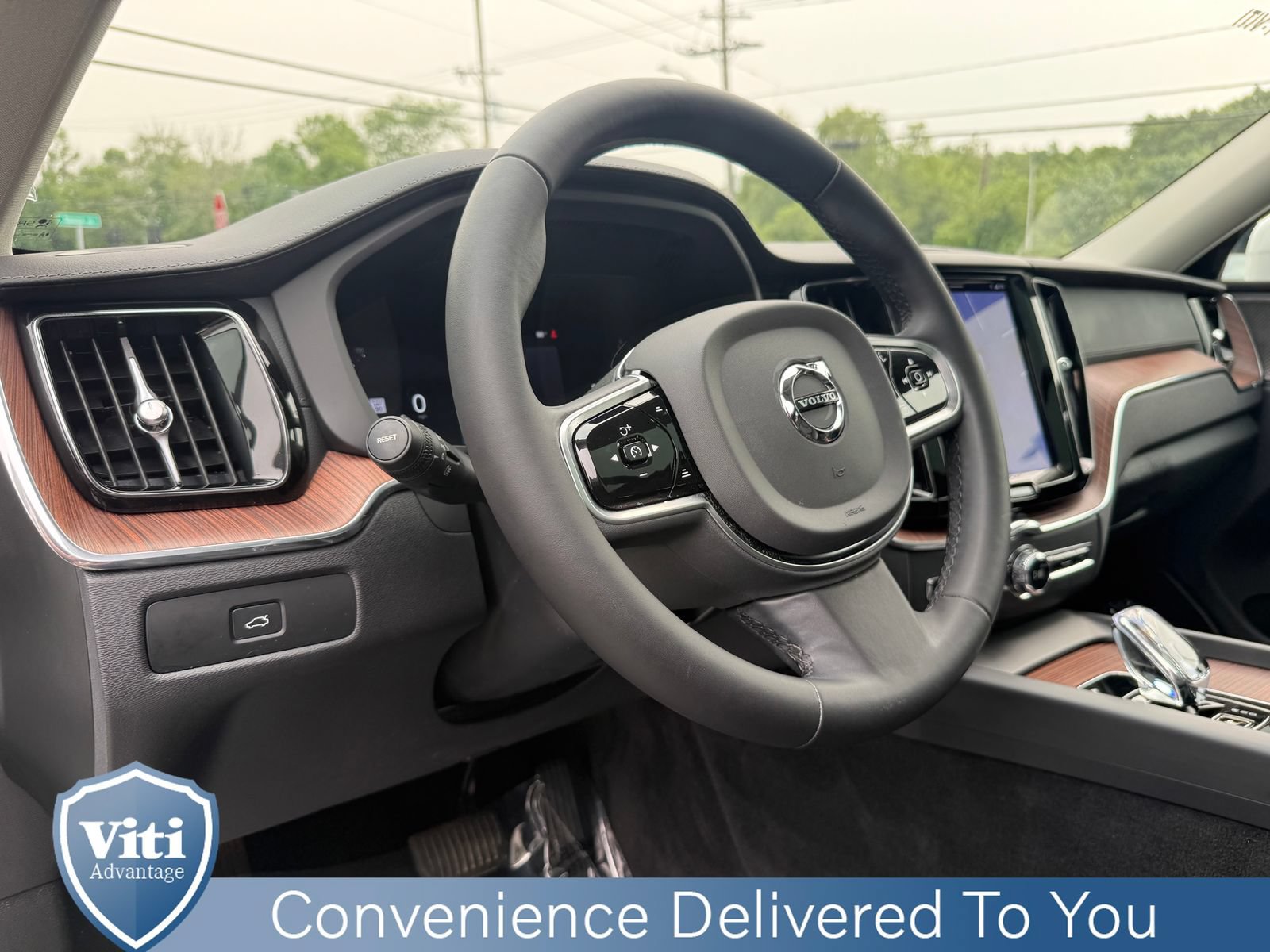 Certified 2023 Volvo XC60 B6 Ultimate w/ Protection Package Premier AWD/4WD image 17