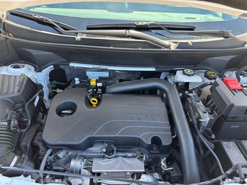 Used 2025 Chevrolet Equinox LT FWD image 32