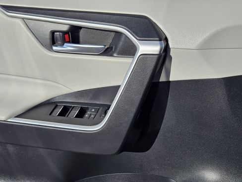 Used 2022 Toyota RAV4 XLE image 22