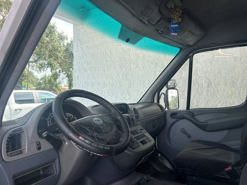 Used 2006 Dodge Sprinter 2500 w/ Window Group II RWD image 16