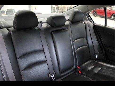 Used 2017 Honda Accord Touring image 21