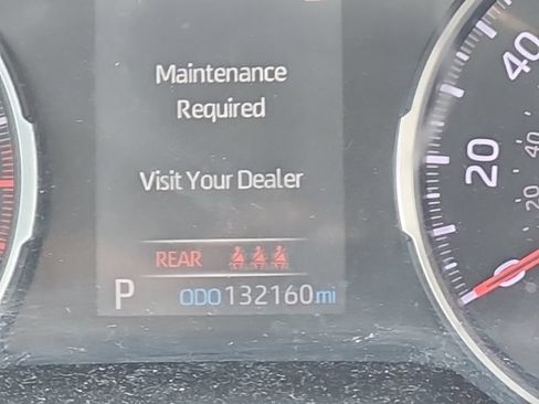 Used 2019 Toyota RAV4 LE w/ Carpet Mat Package AWD/4WD image 7
