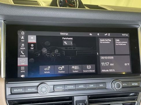 Certified 2020 Porsche Macan AWD/4WD image 31